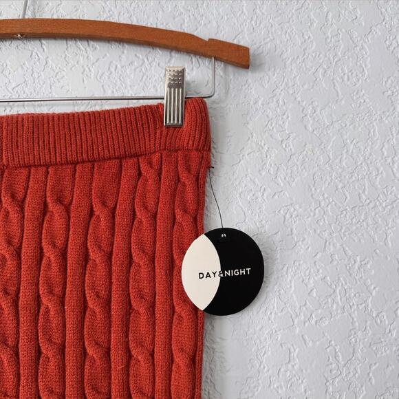 Day & Night Burnt Orange Top and Shorts Knitted Two Piece Set Size Small - Picture 7 of 9